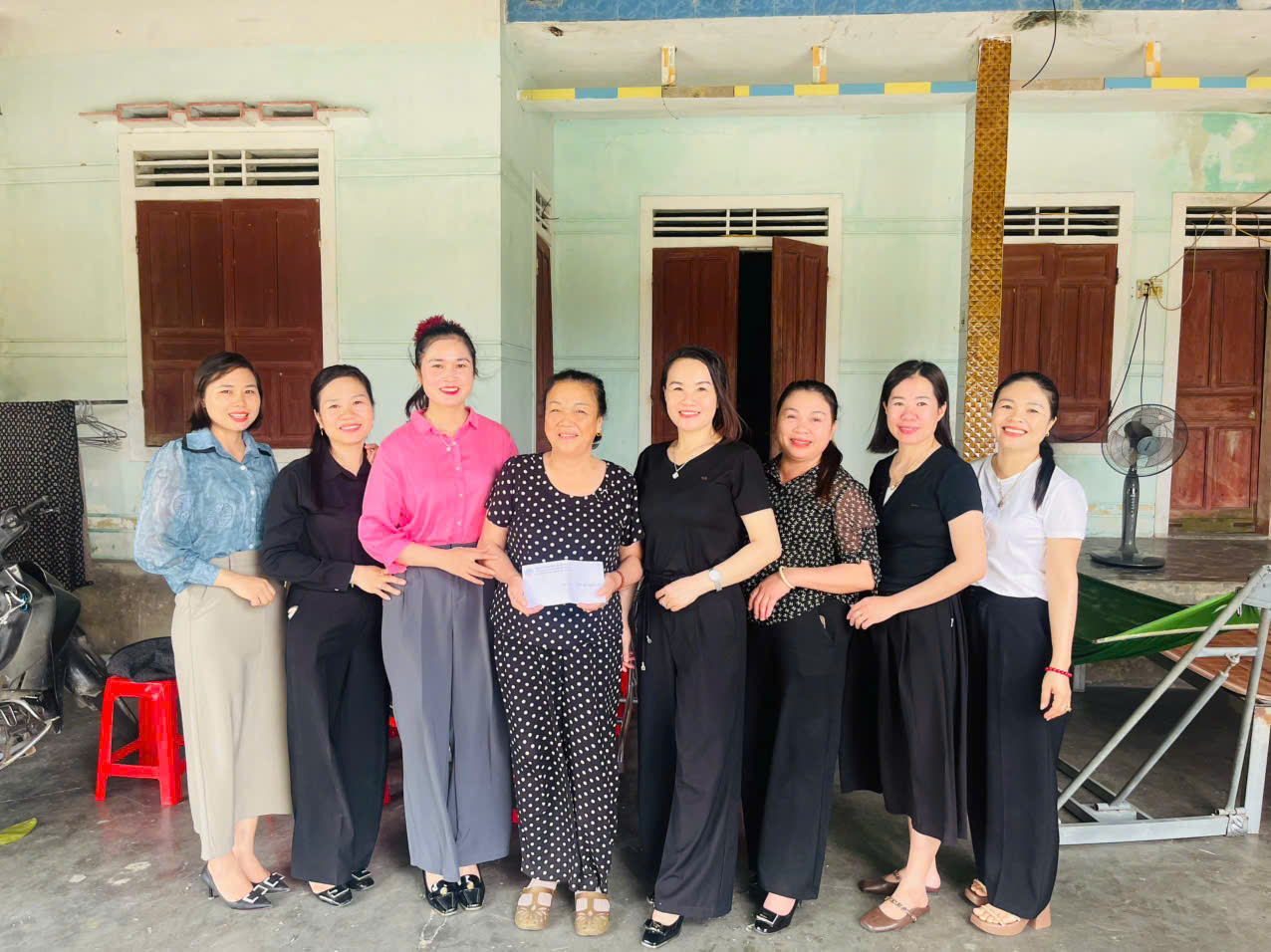 Thăm hỏi gia đình đình chính sách