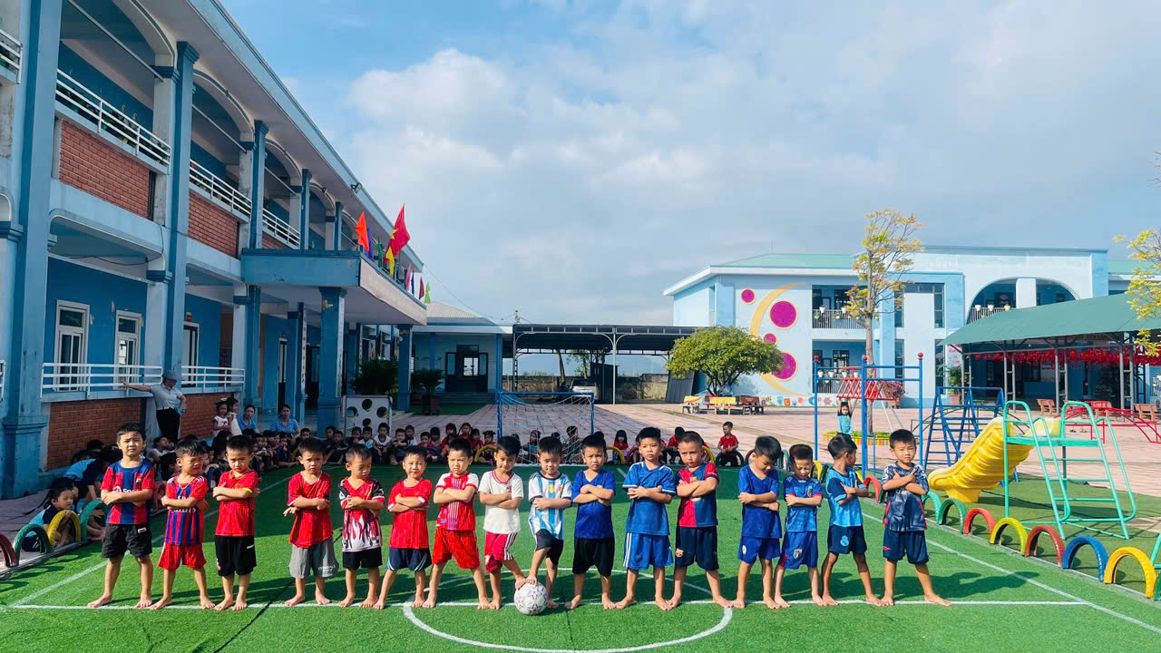 Tổ mẫu giáo 5 tuổi Trường mầm non Kỳ Ninh giao lưu thể dục thể thao